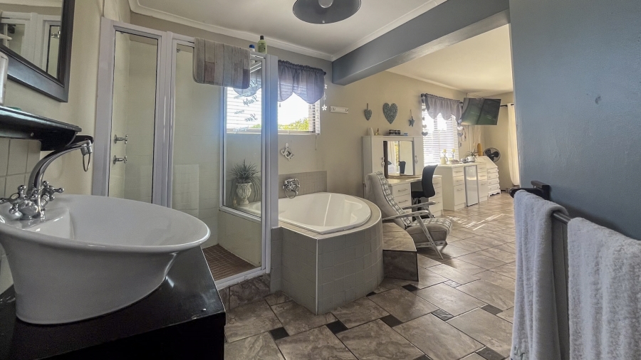 To Let 4 Bedroom Property for Rent in Country Club Western Cape